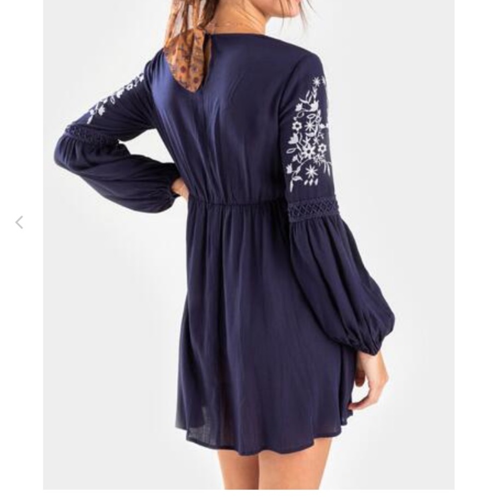 Francesca's Collection IRINE EMBROIDERED SHIXXS NWT blue long sleeve boho dress - Picture 6 of 7